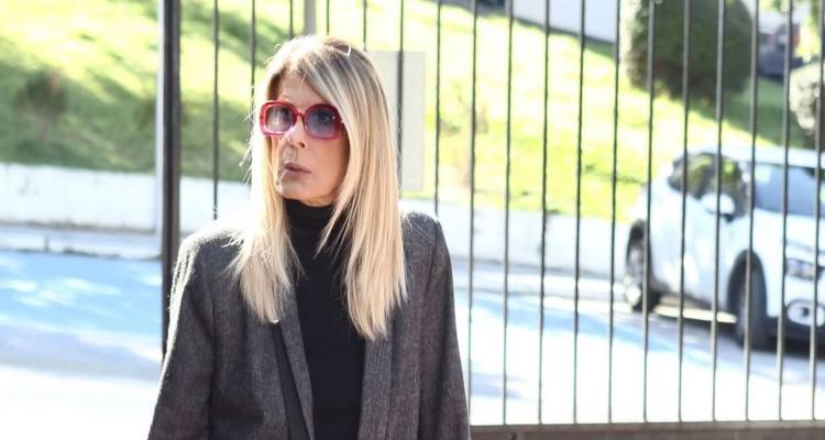 &Eta; &Epsilon;ύ&eta; &Delta;&rho;&omicron;ύ&tau;&sigma;&alpha; &pi;&epsilon;&rho;&iota;&gamma;&rho;ά&phi;&epsilon;&iota; &pi;ώ&sigmaf; &alpha;&pi;&alpha;&tau;&epsilon;ώ&nu;&epsilon;&sigmaf; &delta;ή&theta;&epsilon;&nu; &alpha;&pi;ό &tau;&omicron;&nu; &Delta;&Epsilon;&Delta;&Delta;&Eta;&Epsilon; &tau;ή&sigmaf; &pi;ή&rho;&alpha;&nu; 22.000 &epsilon;&upsilon;&rho;ώ: &laquo;Έ&beta;&gamma;&alpha;&lambda;&alpha; &chi;&rho;ή&mu;&alpha;&tau;&alpha;, &chi;&rho;&upsilon;&sigma;&alpha;&phi;&iota;&kappa;ά &sigma;&tau;&omicron; &chi;&alpha;&lambda;ά&kappa;&iota;...&raquo;