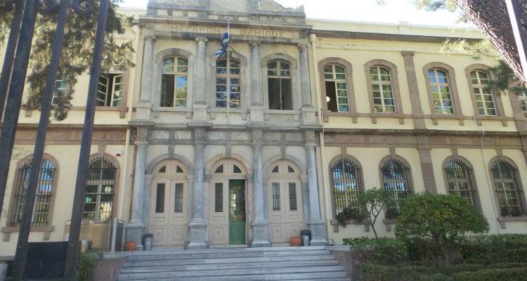 &Lambda;ή&mu;&nu;&omicron;&sigmaf;: &Sigma;&tau;&omicron;&nu; &alpha;&nu;&alpha;&kappa;&rho;&iota;&tau;ή &tau;&eta;&nu; &Tau;&epsilon;&tau;ά&rho;&tau;&eta; &omicron; 27&chi;&rho;&omicron;&nu;&omicron;&sigmaf; &mu;&epsilon; &tau;&eta;&nu; &kappa;&omicron;&kappa;&alpha;ΐ&nu;&eta;