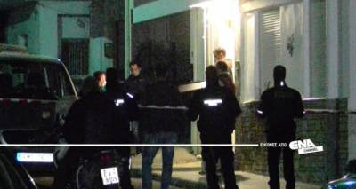 &Nu;έ&alpha; &omicron;&iota;&kappa;&omicron;&gamma;&epsilon;&nu;&epsilon;&iota;&alpha;&kappa;ή &tau;&rho;&alpha;&gamma;&omega;&delta;ί&alpha; &sigma;&tau;&eta; &Delta;&rho;ά&mu;&alpha;: &Gamma;&iota;&omicron;&sigmaf; &sigma;&kappa;ό&tau;&omega;&sigma;&epsilon; &tau;&eta; &mu;&eta;&tau;έ&rho;&alpha; &tau;&omicron;&upsilon; &mu;&epsilon;&tau;ά &alpha;&pi;ό &delta;&iota;&alpha;&pi;&lambda;&eta;&kappa;&tau;&iota;&sigma;&mu;ό