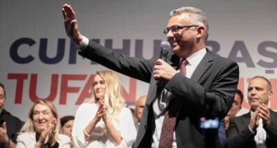 &Tau;&iota; &sigma;&eta;&mu;&alpha;ί&nu;&epsilon;&iota; &eta; &nu;ί&kappa;&eta; &Epsilon;&rho;&chi;&iota;&omicron;&upsilon;&rho;&mu;ά&nu; &sigma;&tau;&alpha; &kappa;&alpha;&tau;&epsilon;&chi;ό&mu;&epsilon;&nu;&alpha;: &Omicron;&iota; &pi;&rho;ώ&tau;&epsilon;&sigmaf; &delta;&eta;&lambda;ώ&sigma;&epsilon;&iota;&sigmaf; &tau;&omicron;&upsilon;, &eta; &alpha;&nu;&tau;ί&delta;&rho;&alpha;&sigma;&eta; &tau;&eta;&sigmaf; &Tau;&omicron;&upsilon;&rho;&kappa;ί&alpha;&sigmaf; &kappa;&alpha;&iota; &eta; &sigma;&tau;ά&sigma;&eta; &tau;&eta;&sigmaf; &Kappa;ύ&pi;&rho;&omicron;&upsilon;