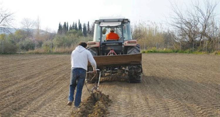 &Omicron;&kappa;&tau;ώ ά&tau;&omicron;&mu;&alpha; &epsilon;&xi;&alpha;&pi;ά&tau;&eta;&sigma;&alpha;&nu; &pi;ά&nu;&omega; &alpha;&pi;ό 56 &alpha;&gamma;&rho;ό&tau;&epsilon;&sigmaf; &mu;έ&sigma;&alpha; &sigma;&epsilon; &delta;&upsilon;&omicron; &chi;&rho;ό&nu;&iota;&alpha;