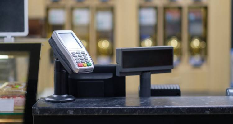 Φορολογικές δηλώσεις: Στο 30% το όριο για τις ηλεκτρονικές πληρωμές | Πώς χτίζεται το αφορολόγητο, τι ισχύει για ζευγάρια