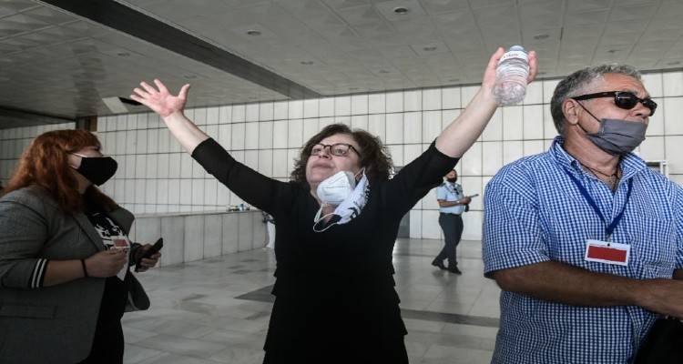 &Tau;&omicron;&nu; &gamma;ύ&rho;&omicron; &tau;&omicron;&upsilon; &kappa;ό&sigma;&mu;&omicron;&upsilon; &kappa;ά&nu;&epsilon;&iota; &eta; &alpha;&pi;ό&phi;&alpha;&sigma;&eta; &gamma;&iota;&alpha; &tau;&eta; &Chi;&rho;&upsilon;&sigma;ή &Alpha;&upsilon;&gamma;ή -&laquo;&Eta; &mu;&epsilon;&gamma;&alpha;&lambda;ύ&tau;&epsilon;&rho;&eta; &delta;ί&kappa;&eta; &phi;&alpha;&sigma;&iota;&sigma;&tau;ώ&nu; &mu;&epsilon;&tau;ά &tau;&eta; &delta;ί&kappa;&eta; &tau;&eta;&sigmaf; &Nu;&upsilon;&rho;&epsilon;&mu;&beta;έ&rho;&gamma;&eta;&sigmaf;&raquo;