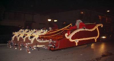 &Omicron; Ά&eta; &Beta;&alpha;&sigma;ί&lambda;&eta;&sigmaf; &pi;ά&epsilon;&iota; &sigma;&tau;&eta; &alpha;&gamma;&omicron;&rho;ά &tau;&eta;&sigmaf; &Mu;ύ&rho;&iota;&nu;&alpha;&sigmaf;