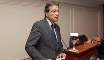 &Sigma;&upsilon;&nu;ά&nu;&tau;&eta;&sigma;&eta; &Sigma;&eta;&phi;&omicron;&upsilon;&nu;ά&kappa;&eta; &mu;&epsilon; &Mu;&omicron;&upsilon;&sigma;&omicron;&upsilon;&rho;&omicron;ύ&lambda;&eta;