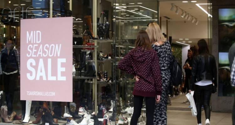 Πρεμιέρα σήμερα για τις ενδιάμεσες φθινοπωρινές εκπτώσεις | Πόσο θα διαρκέσουν