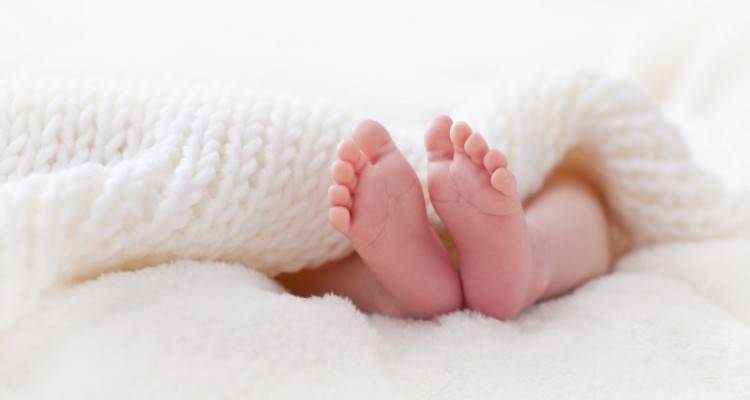 Βρέφος πέντε μηνών πέθανε από μηνιγγίτιδα | Μεταφέρθηκε εσπευσμένα από τη Λέσβο στην Αθήνα