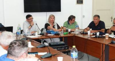 &Sigma;&tau;&iota;&sigmaf; 8 &Iota;&omicron;&upsilon;&lambda;ί&omicron;&upsilon; &eta; 3&eta; &epsilon;&iota;&delta;&iota;&kappa;ή &sigma;&upsilon;&nu;&epsilon;&delta;&rho;ί&alpha;&sigma;&eta; &lambda;&omicron;&gamma;&omicron;&delta;&omicron;&sigma;ί&alpha;&sigmaf; &tau;&eta;&sigmaf; &Delta;&eta;&mu;&omicron;&tau;&iota;&kappa;ή&sigmaf; &Alpha;&rho;&chi;ή&sigmaf; &Lambda;ή&mu;&nu;&omicron;&upsilon;