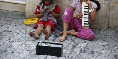 Σε 6.000 ανέρχονται τα «παιδιά των φαναριών» στην Ελλάδα