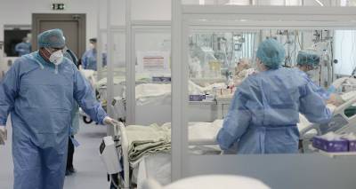 &Kappa;&omicron;&rho;&omega;&nu;&omicron;ϊό&sigmaf;: 873 &nu;έ&alpha; &kappa;&rho;&omicron;ύ&sigma;&mu;&alpha;&tau;&alpha; | 476 &delta;&iota;&alpha;&sigma;&omega;&lambda;&eta;&nu;&omega;&mu;έ&nu;&omicron;&iota;, 55 &theta;ά&nu;&alpha;&tau;&omicron;&iota;