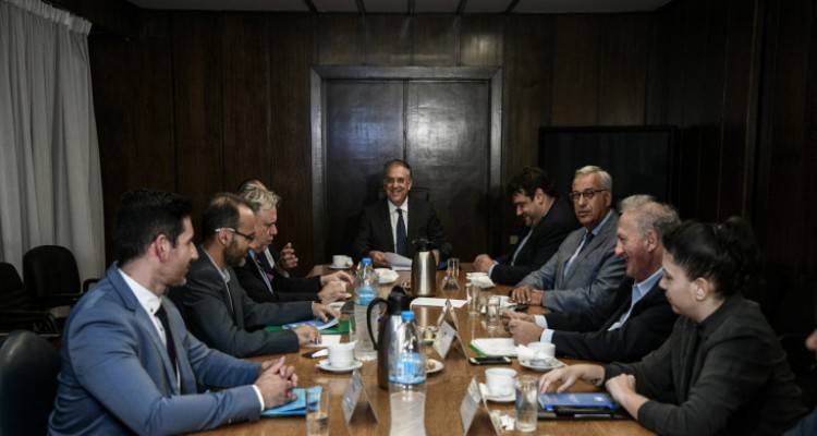 Τα βρήκαν για την ψήφο των Ελλήνων του εξωτερικού | Υπό προϋποθέσεις το «﻿ναι» του ΣΥΡΙΖΑ, «όχι» από Βαρουφάκη