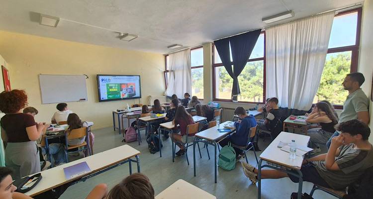 Μαθητές του Γυμνασίου Μούδρου «ταξίδεψαν» από τις μαύρες τρύπες έως τον Ήλιο