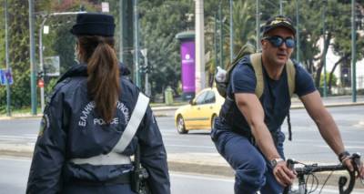 &Kappa;&omicron;&rho;&omega;&nu;&omicron;ϊό&sigmaf;: &Omicron;&iota; &lambda;ό&gamma;&omicron;&iota; &pi;&omicron;&upsilon; &omicron;&iota; &Epsilon;&lambda;&lambda;&eta;&nu;&epsilon;&sigmaf; &pi;&epsilon;&iota;&theta;ά&rho;&chi;&eta;&sigma;&alpha;&nu; &sigma;&tau;&alpha; &pi;&epsilon;&rho;&iota;&omicron;&rho;&iota;&sigma;&tau;&iota;&kappa;ά &mu;έ&tau;&rho;&alpha;