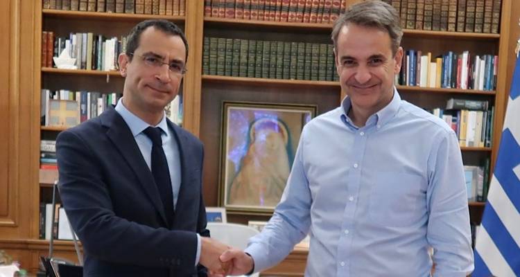 &Iota;ά&sigma;&omega;&nu; &Pi;&iota;&pi;ί&nu;&eta;&sigmaf;: &laquo;&Alpha;&pi;&epsilon;&upsilon;&theta;ύ&nu;&omicron;&mu;&alpha;&iota; &sigma;&epsilon; ό&lambda;&omicron;&upsilon;&sigmaf; &tau;&omicron;&upsilon;&sigmaf; &sigma;&upsilon;&mu;&pi;&omicron;&lambda;ί&tau;&epsilon;&sigmaf; &mu;&omicron;&upsilon;&raquo; (video)