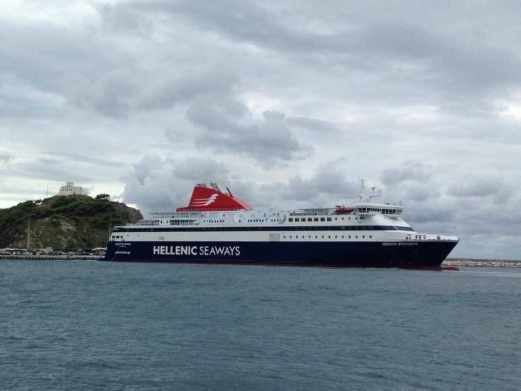 &Omicron;&iota; &pi;&rho;ώ&tau;&epsilon;&sigmaf; &epsilon;&nu;&tau;&upsilon;&pi;ώ&sigma;&epsilon;&iota;&sigmaf; &tau;&omega;&nu; &kappa;&alpha;&tau;&omicron;ί&kappa;&omega;&nu; &tau;&eta;&sigmaf; &Lambda;ή&mu;&nu;&omicron;&upsilon; &alpha;&pi;ό &tau;&omicron; &laquo;&Nu;ή&sigma;&omicron;&sigmaf; &Mu;ύ&kappa;&omicron;&nu;&omicron;&sigmaf;&raquo; (photos)