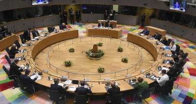 &laquo;&Sigma;&tau;&epsilon;&nu;ό&sigmaf; &kappa;&omicron;&rho;&sigma;έ&sigmaf;&raquo; &gamma;&iota;&alpha; &tau;&eta;&nu; &Epsilon;&lambda;&lambda;ά&delta;&alpha;: &Omicron;&iota; &delta;&epsilon;&sigma;&mu;&epsilon;ύ&sigma;&epsilon;&iota;&sigmaf;-&laquo;&phi;&omega;&tau;&iota;ά&raquo; &tau;&eta;&sigmaf; &kappa;&upsilon;&beta;έ&rho;&nu;&eta;&sigma;&eta;&sigmaf; &Tau;&sigma;ί&pi;&rho;&alpha; &gamma;&iota;&alpha; &tau;&eta; &mu;&epsilon;&tau;&alpha;&mu;&nu;&eta;&mu;&omicron;&nu;&iota;&alpha;&kappa;ή &epsilon;&pi;&omicron;&chi;ή