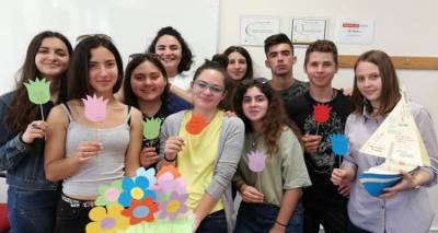 &Tau;&omicron; &Gamma;&Epsilon;&Lambda; &Mu;&omicron;ύ&delta;&rho;&omicron;&upsilon; &sigma;&tau;&eta; &Beta;&omicron;&upsilon;&lambda;ή &tau;&omega;&nu; &Epsilon;&phi;ή&beta;&omega;&nu; (audio)