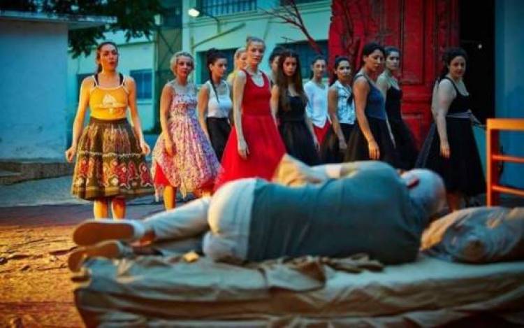 &Mu;&alpha;&tau;&alpha;&iota;ώ&nu;&omicron;&nu;&tau;&alpha;&iota; ό&lambda;&epsilon;&sigmaf; &omicron;&iota; &pi;&alpha;&rho;&alpha;&sigma;&tau;ά&sigma;&epsilon;&iota;&sigmaf; &gamma;&iota;&alpha; &tau;&iota;&sigmaf; &laquo;&Theta;&epsilon;&sigma;&mu;&omicron;&phi;&omicron;&rho;&iota;ά&zeta;&omicron;&upsilon;&sigma;&epsilon;&sigmaf;&raquo;