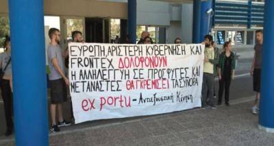 &Alpha;&nu;&tau;&iota;&epsilon;&xi;&omicron;&upsilon;&sigma;&iota;&alpha;&sigma;&tau;έ&sigmaf; έ&phi;&theta;&alpha;&sigma;&alpha;&nu; &omega;&sigmaf; &tau;&eta;&nu; &pi;ύ&lambda;&eta; &tau;&omicron;&upsilon; &upsilon;&pi;. &Nu;&alpha;&upsilon;&tau;&iota;&lambda;ί&alpha;&sigmaf; -&Alpha;&pi;&lambda;&omega;&sigma;&alpha;&nu; &pi;&alpha;&nu;ό &upsilon;&pi;έ&rho; &tau;&omega;&nu; &alpha;&lambda;&lambda;&eta;&lambda;έ&gamma;&gamma;&upsilon;&omega;&nu; (photos)