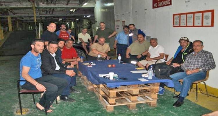 &Sigma;&epsilon; &tau;&rho;&alpha;&gamma;&iota;&kappa;ή &kappa;&alpha;&tau;ά&sigma;&tau;&alpha;&sigma;&eta; &omicron;&iota; &nu;&alpha;&upsilon;&tau;&epsilon;&rho;&gamma;ά&tau;&epsilon;&sigmaf; &tau;&eta;&sigmaf; &Nu;&Epsilon;&Lambda;