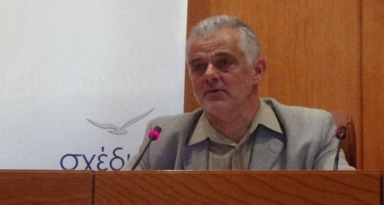 &Omicron; &Gamma;. &Sigma;&pi;&iota;&lambda;ά&nu;&eta;&sigmaf; &gamma;&iota;&alpha; &tau;&eta; &chi;&theta;&epsilon;&sigma;&iota;&nu;ή &sigma;&upsilon;&nu;&epsilon;&delta;&rho;ί&alpha;&sigma;&eta; &tau;&omicron;&upsilon; &Pi;&epsilon;&rho;&iota;&phi;&epsilon;&rho;&epsilon;&iota;&alpha;&kappa;&omicron;ύ &Sigma;&upsilon;&mu;&beta;&omicron;&upsilon;&lambda;ί&omicron;&upsilon; &laquo;&Sigma;&eta;&mu;&alpha;&nu;&tau;&iota;&kappa;ά &theta;έ&mu;&alpha; &mu;&epsilon;&nu; &kappa;&alpha;&mu;ί&alpha; &omicron;&upsilon;&sigma;&iota;&alpha;&sigma;&tau;&iota;&kappa;ή &alpha;&pi;ό&phi;&alpha;&sigma;&eta; &delta;&epsilon;&raquo;