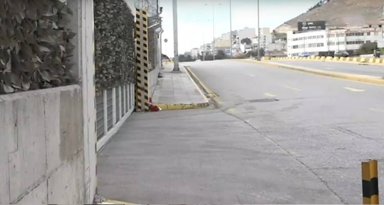 Κερατσίνι: Οργή και ερωτήματα για τον θάνατο της 8χρονης που σφήνωσε σε πόρτα εργοστασίου