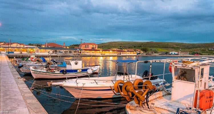 &Phi;&omega;&tau;&iota;ά &sigma;&epsilon; &epsilon;&sigma;&tau;&iota;&alpha;&tau;ό&rho;&iota;&omicron; &sigma;&tau;&omicron;&nu; &Kappa;ό&tau;&sigma;&iota;&nu;&alpha;