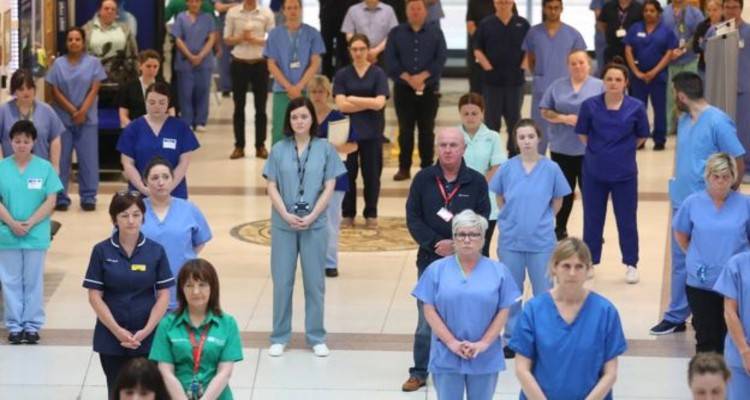 Κορονοϊός – Βρετανία : Ενός λεπτού σιγή για του εργαζόμενους στο NHS που έχασαν τη ζωή τους
