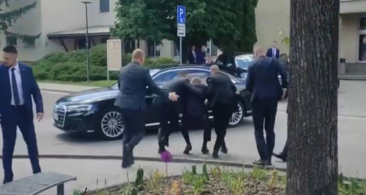 &Sigma;&lambda;&omicron;&beta;&alpha;&kappa;ί&alpha;: &Pi;&upsilon;&rho;&omicron;&beta;ό&lambda;&eta;&sigma;&alpha;&nu; &tau;&omicron;&nu; &pi;&rho;&omega;&theta;&upsilon;&pi;&omicron;&upsilon;&rho;&gamma;ό &Rho;ό&mu;&pi;&epsilon;&rho;&tau; &Phi;ί&tau;&sigma;&omicron; -&Mu;&epsilon;&tau;&alpha;&phi;έ&rho;&theta;&eta;&kappa;&epsilon; &sigma;&tau;&omicron; &nu;&omicron;&sigma;&omicron;&kappa;&omicron;&mu;&epsilon;ί&omicron; &mu;&epsilon; &tau;&rho;&alpha;ύ&mu;&alpha; &sigma;&tau;&eta;&nu; &kappa;&omicron;&iota;&lambda;&iota;ά