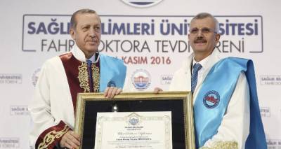 &Tau;&omicron;&upsilon;&rho;&kappa;ί&alpha;: &Tau;&iota; &sigma;&upsilon;&mu;&beta;&alpha;ί&nu;&epsilon;&iota; &mu;&epsilon; &tau;&omicron; &pi;&tau;&upsilon;&chi;ί&omicron; &tau;&omicron;&upsilon; &Epsilon;&rho;&nu;&tau;&omicron;&gamma;ά&nu;; &Pi;&alpha;&nu;&epsilon;&pi;&iota;&sigma;&tau;ή&mu;&iota;&omicron; &alpha;&rho;&nu;&epsilon;ί&tau;&alpha;&iota; &nu;&alpha; &alpha;&pi;&omicron;&kappa;&alpha;&lambda;ύ&psi;&epsilon;&iota; &pi;&lambda;&eta;&rho;&omicron;&phi;&omicron;&rho;ί&epsilon;&sigmaf;
