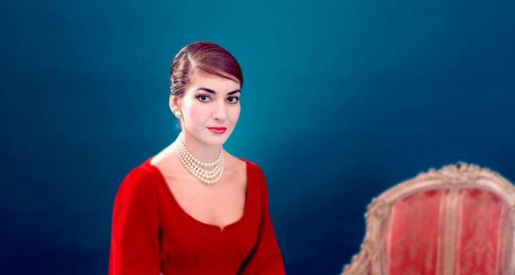 &Eta; &tau;&alpha;&iota;&nu;ί&alpha; &tau;&eta;&sigmaf; &epsilon;&beta;&delta;&omicron;&mu;ά&delta;&alpha;&sigmaf; &sigma;&tau;&omicron; &laquo;&Mu;&alpha;&rho;&omicron;ύ&lambda;&alpha;&raquo;: &laquo;Maria by Callas &ndash; &Eta; &Mu;&alpha;&rho;ί&alpha; &Kappa;ά&lambda;&lambda;&alpha;&sigmaf; &epsilon;&xi;&omicron;&mu;&omicron;&lambda;&omicron;&gamma;&epsilon;ί&tau;&alpha;&iota;&raquo; (video)