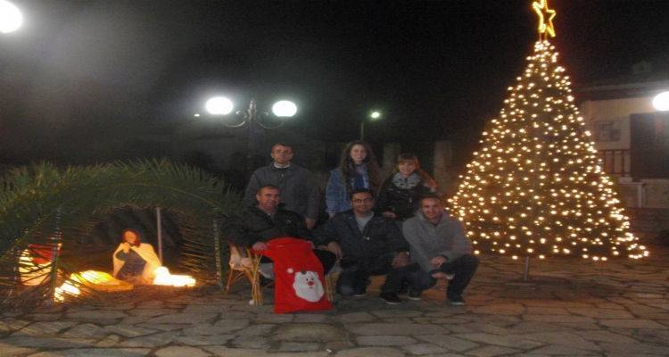 &Tau;&omicron; &Mu;&omicron;ύ&delta;&rho;&omicron; &phi;&omega;&tau;&alpha;&gamma;ώ&gamma;&eta;&sigma;&epsilon; &tau;&omicron; &chi;&rho;&iota;&sigma;&tau;&omicron;&upsilon;&gamma;&epsilon;&nu;&nu;&iota;ά&tau;&iota;&kappa;&omicron; &delta;έ&nu;&tau;&rho;&omicron; &tau;&omicron;&upsilon; (photos)