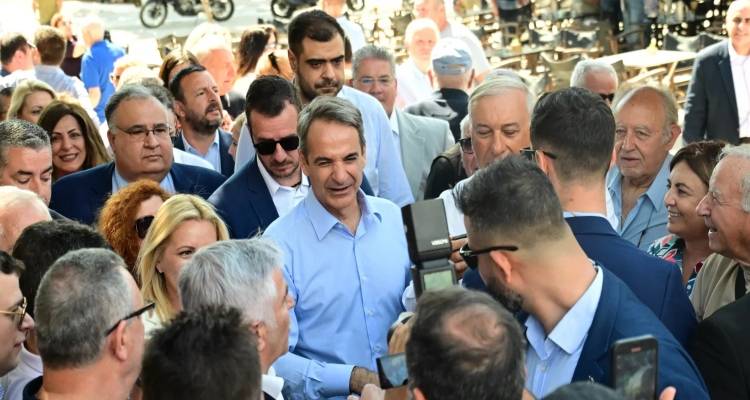 &Mu;&epsilon; &tau;&omicron; &beta;&lambda;έ&mu;&mu;&alpha; &sigma;&tau;&eta; &mu;&epsilon;&sigma;&alpha;ί&alpha; &tau;ά&xi;&eta; &eta; &kappa;&upsilon;&beta;έ&rho;&nu;&eta;&sigma;&eta; -&Pi;ώ&sigmaf; &delta;&iota;&alpha;&beta;ά&zeta;&omicron;&upsilon;&nu; &tau;&eta;&nu; &epsilon;&kappa;&lambda;&omicron;&gamma;ή &Tau;&rho;&alpha;&mu;&pi;