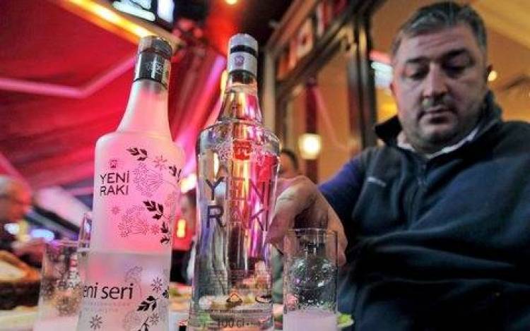 Τιμωρεί την κατανάλωση αλκοόλ και το κάπνισμα η Τουρκία