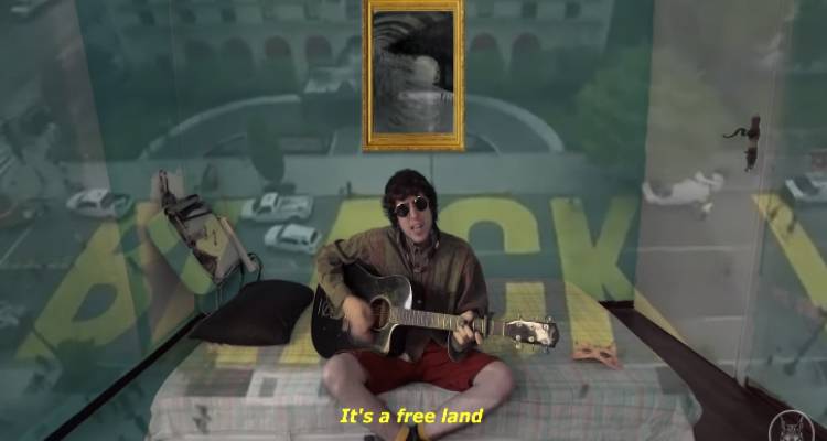 &Chi;&rho;ή&sigma;&tau;&omicron;&sigmaf; &Mu;&omicron;&nu;&omicron;&kappa;&rho;&omicron;ύ&sigma;&omicron;&sigmaf;: &Omicron; &Lambda;&eta;&mu;&nu;&iota;ό&sigmaf; YouTuber &sigma;&upsilon;&nu;&theta;έ&tau;&epsilon;&iota; &kappa;&alpha;&iota; &tau;&rho;&alpha;&gamma;&omicron;&upsilon;&delta;ά&epsilon;&iota; &gamma;&iota;&alpha; &tau;&omicron;&nu; &Tau;&zeta;&omicron;&rho;&tau;&zeta; &Phi;&lambda;ό&iota;&nu;&tau; (video)