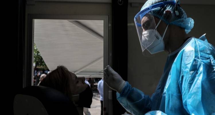 Κορωνοϊός: Τα στοιχεία του Οκτωβρίου που προκαλούν ανησυχία | Πάει για αρνητικό ρεκόρ