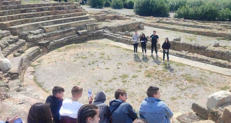 &Tau;&omicron; &Gamma;&upsilon;&mu;&nu;ά&sigma;&iota;&omicron; &Mu;&omicron;ύ&delta;&rho;&omicron;&upsilon; &upsilon;&pi;&omicron;&delta;έ&chi;&theta;&eta;&kappa;&epsilon; &tau;&omicron; 6&omicron; &Gamma;&upsilon;&mu;&nu;ά&sigma;&iota;&omicron; &Mu;&upsilon;&tau;&iota;&lambda;ή&nu;&eta;&sigmaf; &sigma;&tau;&omicron; &pi;&lambda;&alpha;ί&sigma;&iota;&omicron; &epsilon;&kappa;&pi;&alpha;&iota;&delta;&epsilon;&upsilon;&tau;&iota;&kappa;ή&sigmaf; &epsilon;&kappa;&delta;&rho;&omicron;&mu;ή&sigmaf; (photos)