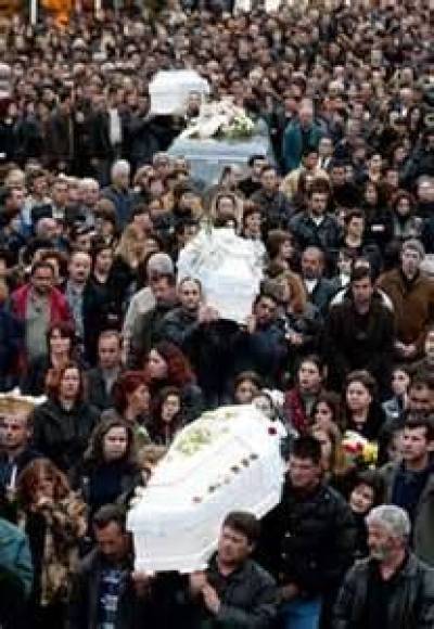 Υπεξαίρεσαν χρήματα για τη μνήμη των αδικοχαμένων μαθητών στα Τέμπη