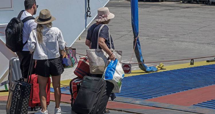 Ταξίδια με πλοία: Αυξάνεται ο αριθμός των επιβατών μετά τις 15 Ιουνίου