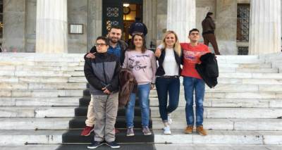 &Tau;&omicron; &Epsilon;&Epsilon;&Epsilon;&Epsilon;&Kappa; &Lambda;ή&mu;&nu;&omicron;&upsilon; &sigma;&tau;&eta; &Beta;&omicron;&upsilon;&lambda;ή &tau;&omega;&nu; &Epsilon;&lambda;&lambda;ή&nu;&omega;&nu; (photos)