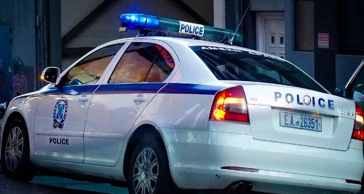 Νέα γυναικοκτονία στην Κρήτη: Σκότωσε τη σύζυγό του με πολλαπλές μαχαιριές, απειλεί να αυτοκτονήσει