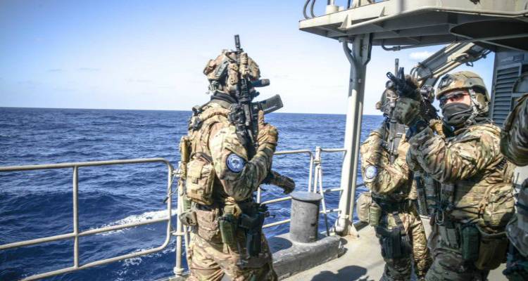 Κομάντο των Ειδικών Δυνάμεων του ΠΝ έκαναν «ρεσάλτο» στη φρεγάτα «ΛΗΜΝΟΣ» στην Αν. Μεσόγειο (photos)