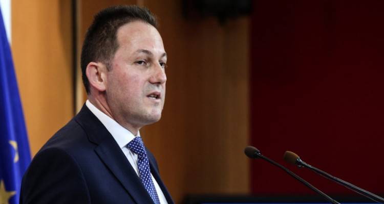 Πέτσας για κορωνοϊό: Είναι πιθανό να κάνουμε Πάσχα μακριά από τις εκκλησίες