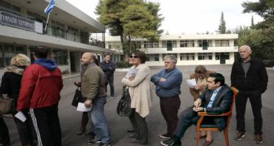 &Tau;&omicron; Twitter &pi;&alpha;&theta;&iota;ά&sigma;&tau;&eta;&kappa;&epsilon; &mu;&epsilon; &tau;&iota;&sigmaf; &epsilon;&kappa;&lambda;&omicron;&gamma;έ&sigmaf; &sigma;&tau;&eta;&nu; &kappa;&epsilon;&nu;&tau;&rho;&omicron;&alpha;&rho;&iota;&sigma;&tau;&epsilon;&rho;ά: &laquo;&Zeta;&eta;&lambda;&epsilon;ύ&omicron;&upsilon;&nu; &sigma;&tau;&omicron;&nu; &Sigma;&Upsilon;&Rho;&Iota;&Zeta;&Alpha;!&raquo; [&epsilon;&iota;&kappa;ό&nu;&epsilon;&sigmaf;]