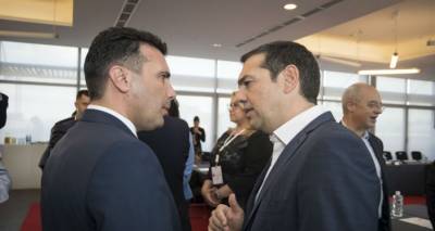 &laquo;&Sigma;&pi;&rho;ώ&chi;&nu;&omicron;&upsilon;&nu;&raquo;... &lambda;ύ&sigma;&eta; &sigma;&tau;&omicron; &Sigma;&kappa;&omicron;&pi;&iota;&alpha;&nu;ό &mu;&epsilon; &tau;&eta; &Delta;&eta;&mu;&omicron;&kappa;&rho;&alpha;&tau;ί&alpha; &tau;&omicron;&upsilon; Ί&lambda;&iota;&nu;&tau;&epsilon;&nu;