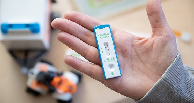 Self test: Από τις 9 Απριλίου διαθέσιμα στα φαρμακεία | Βήμα προς βήμα η διαδικασία για να το κάνετε