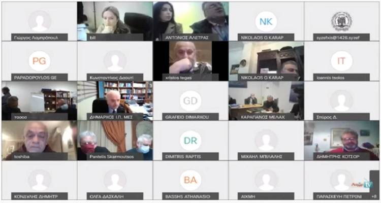 Βίντεο: Ξέχασε το μικρόφωνο ανοικτό στο δημοτικό συμβούλιο Μεσολογγίου: Τους γ@@@@@με!»