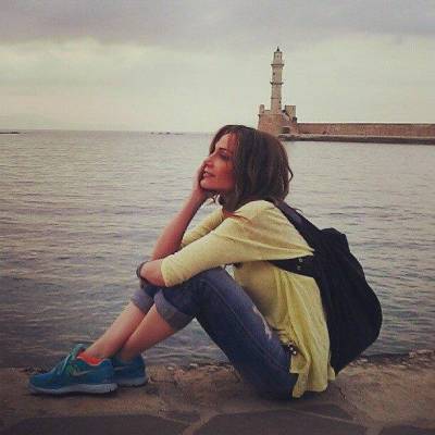 &Eta; &Delta;έ&sigma;&pi;&omicron;&iota;&nu;&alpha; &Beta;&alpha;&nu;&delta;ή &sigma;&tau;&eta;&rho;ί&zeta;&epsilon;&iota; &tau;&eta; &nu;&epsilon;&alpha;&nu;&iota;&kappa;ή &epsilon;&pi;&iota;&chi;&epsilon;&iota;&rho;&eta;&mu;&alpha;&tau;&iota;&kappa;ό&tau;&eta;&tau;&alpha; &tau;&eta;&sigmaf; &Lambda;ή&mu;&nu;&omicron;&upsilon; (photos)