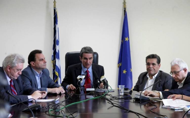 &Mu;&pi;ό&nu;&omicron;&upsilon;&sigmaf; 300 &epsilon;&upsilon;&rho;ώ &gamma;&iota;&alpha; &nu;&alpha; &kappa;&alpha;&lambda;&upsilon;&phi;&theta;&omicron;ύ&nu; &tau;&alpha; &kappa;&epsilon;&nu;ά &sigma;&tau;&alpha; &sigma;&chi;&omicron;&lambda;&epsilon;ί&alpha;