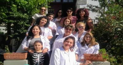 &Iota;&Epsilon;&Kappa; &Lambda;ή&mu;&nu;&omicron;&upsilon;: 22 &gamma;&upsilon;&nu;&alpha;ί&kappa;&epsilon;&sigmaf; &alpha;&pi;ό &tau;&omicron;&nu; Ά&gamma;&iota;&omicron; &Epsilon;&upsilon;&sigma;&tau;&rho;ά&tau;&iota;&omicron; &sigma;&epsilon; &chi;έ&rho;&iota;&alpha; &epsilon;&iota;&delta;&iota;&kappa;ώ&nu; (photos)